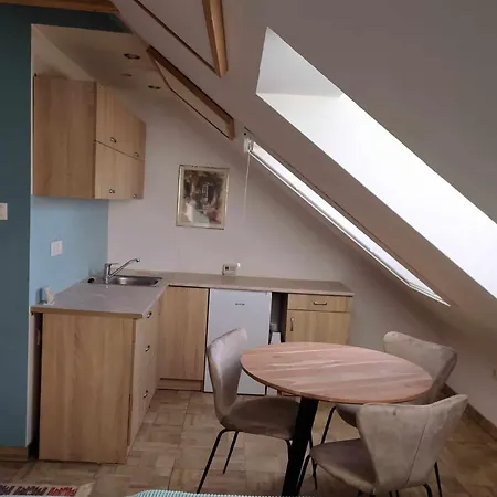 Apartman Karmelita Vendeghaz *
