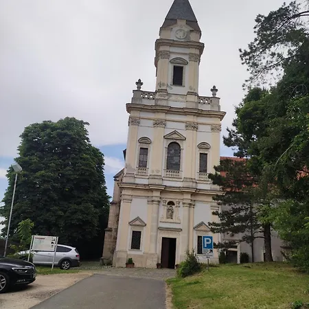 Karmelita Vendeghaz Apartman Sopron
